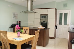 An Caladh Spainneach, A Self Catering Holiday Home in Dingle, County Kerry