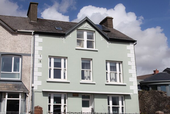 An Caladh Spainneach, A Self Catering Holiday Home in Dingle, County Kerry