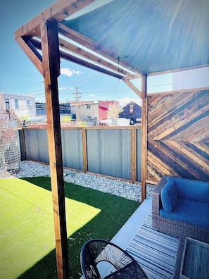 Private Backyard in Downtown BV!