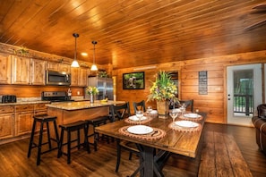 Fully equipped modern kitchen has everything you need to prepare delicious, home-cooked meals for family and friends!