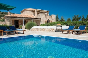 Purple Villa - Private Pool, Sun Loungers, Umbrellas