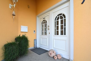 Entrance / Reception