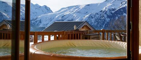 Le jacuzzi Softub 6p sur la terrasse orientée plein sud