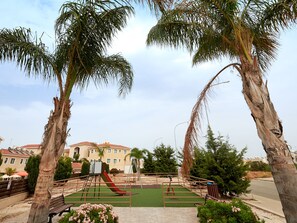 Children’s play area – outdoor