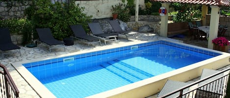 Piscina, Proprietà, Tempo Libero, Immobiliare, Rettangolo, Backyard, Casa, Costruzione, Casa, Materiale Composito