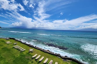 Top floor stunner! Gorgeous Views! Book Now for Summer!