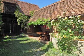 • CASA LOPO • Holiday farm stay at the Carpathian mountains near Sibiu, Transylvania, Romania