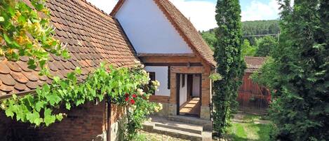 • CASA LOPO • Holiday farm stay at the Carpathian mountains near Sibiu, Transylvania, Romania