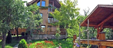 Casa Zollo II • studio apartment at the Carpathian Mountains nearby Sibiu, Transylvania, Romania