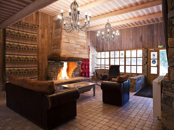 Entrance / Reception