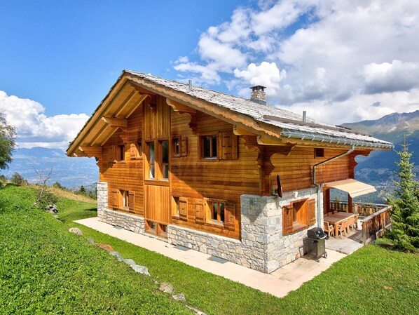 Außenseite Ferienhaus [Sommer]