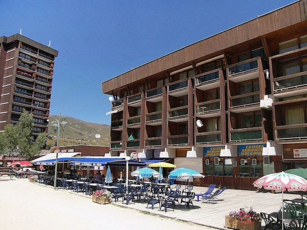 Mixed-Use, Building, Town, Transport, Public Space, Architecture, Human Settlement, City, Tourism, Neighbourhood