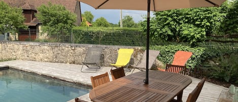 Terrasse ,plage en bois,piscine 