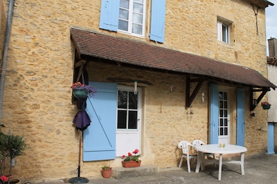 Rural Cosy Beamed Cottage VF-Du-Perigord Log fire Stunning Views Private Terrace