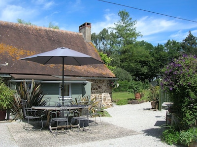 Detached 16th Century, Centrally Heated Cottage with Private Pool