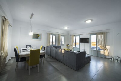 3 bedroom Luxury villa , 200m by  famous Monolithos  beach! 