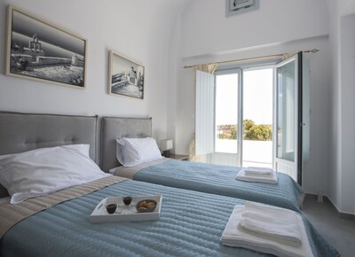 3 bedroom Luxury villa , 200m by  famous Monolithos  beach! 