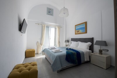 3 bedroom Luxury villa , 200m by  famous Monolithos  beach! 