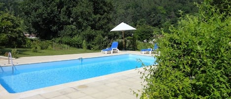 La piscine vue du coté location