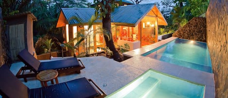 Bali Tree House, Jungle Paradise, Beach & Relaxed life style in Manuel Antonio!