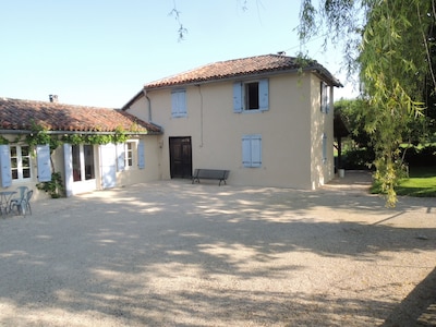 Traditional Gersoise Farmhouse With Private Pool 