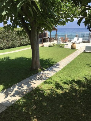 Garden & Sea view