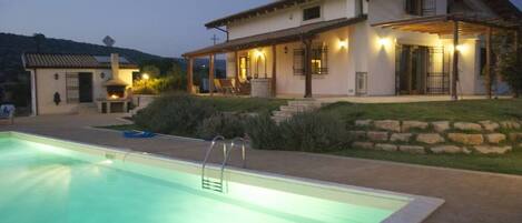 Villa, verandas around the pool