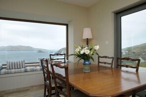 Kitchen/diner with window seat and Fantastic beach and Island views.