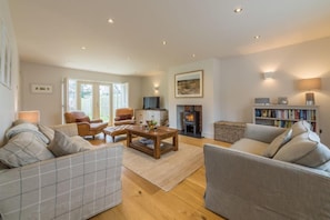 Ground floor, Brancaster: Large sitting room with plenty of comfortable seating