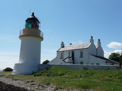 Einzigartige Lighthouse Lodge mit Meer- und Bergblick