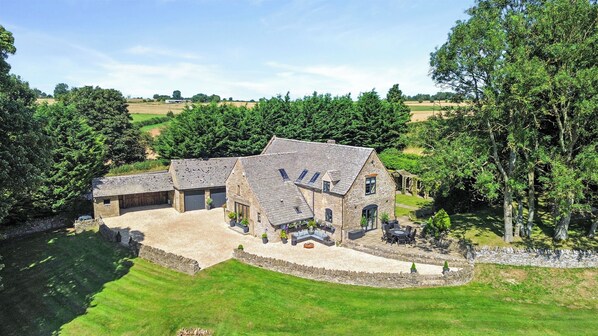 Slade Barn. Beautifully refurbished 18th century country house in the Cotswolds
