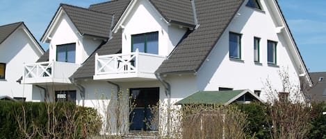 Ferienhaus mit Garten, Terrasse und Balkon