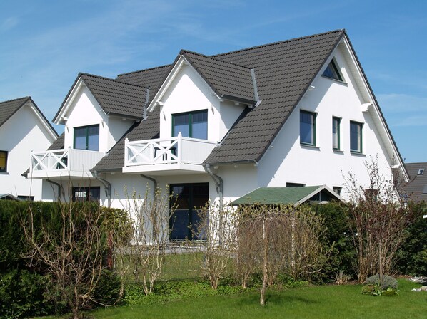 Ferienhaus mit Garten, Terrasse und Balkon