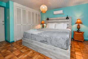 Relax and unwind in this comfortable King-size bed after exploring all that Aruba has to offer!