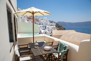 Downstairs terrace and plunge pool
