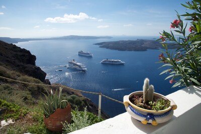 Private And Secluded Luxury Villa With Pristine Sea/Volcano View