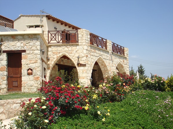 Villa Lemonia, Miliou