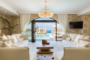 The living room offers direct access to the pool.