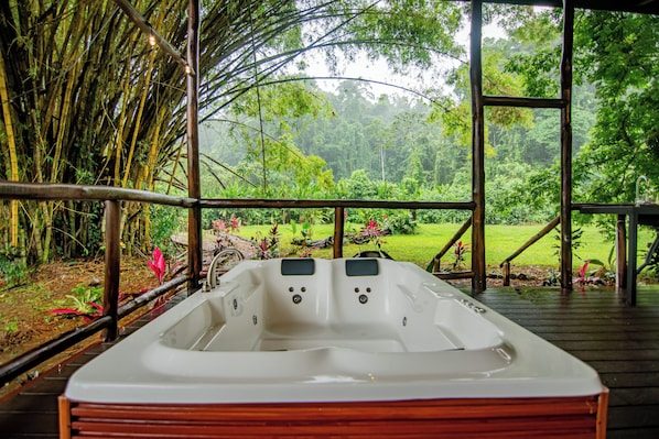 Romantic getaway just 10 minutes drive from La Fortuna downtown