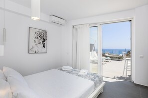 Both bedrooms are air conditioned and have 32 TVs.