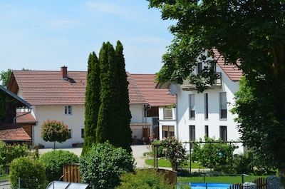 Helle, freundliche Wohnung mit eigenem Garten, direkt am Donau-Radweg