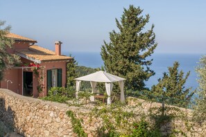 terrace & sea views