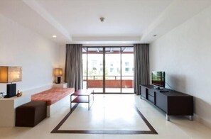 080 Lastortugas 3br pool view beachfront