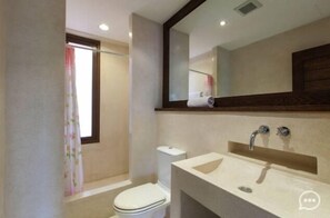 080 Lastortugas 3br pool view beachfront