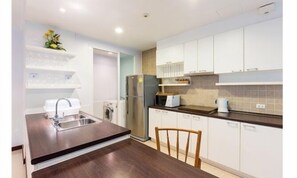 001 San Ploen 4br pool access beachfront