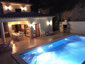 BBQ by the pool