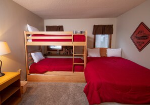 The bedrooms may feature a variety of bedding options - we will be happy to try and accommodate your request!