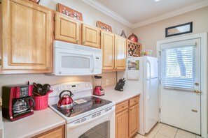 Indoors, Room, Microwave, Oven, Kitchen
