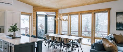 Dining room table for 10 with outdoor views of the mountains. 