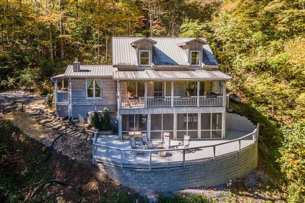 Exterior - Exterior view of White Pine Cabin